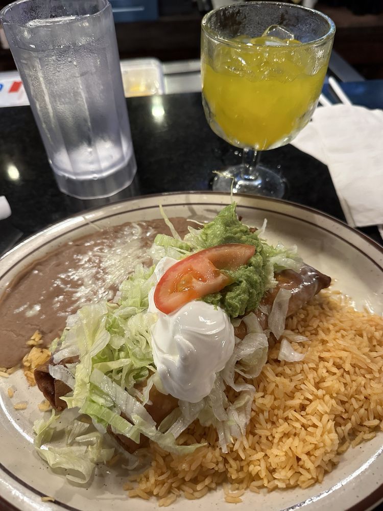El Puente Family Mexican Restaurant Logo