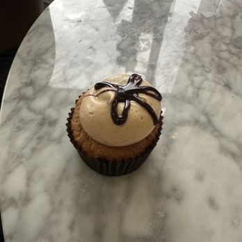 Georgetown Cupcake - Peanut Butter Banana Fudge - Cupcakes Near Me - Washington, DC, District of Columbia Georgetown Cupcake - Peanut Butter Banana Fudge - Cupcakes Near Me - Washington, DC, District of Columbia