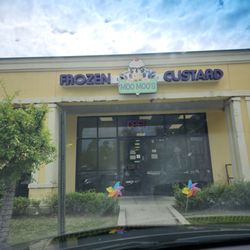 Moo Moo's Frozen Custard - Entrance