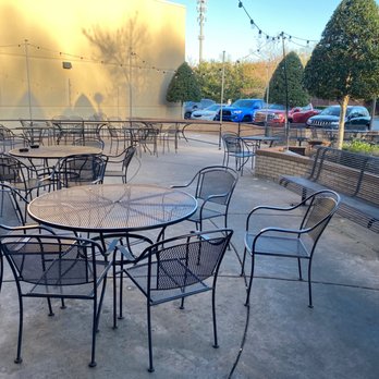 Moochies Tavern - Outdoor patio at Moochies - Burgers Near Me - Matthews, North Carolina Moochies Tavern - Outdoor patio at Moochies - Burgers Near Me - Matthews, North Carolina