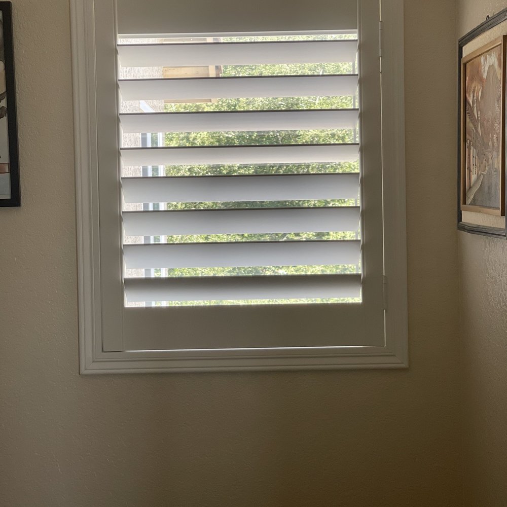 EsVata Window Covering - Hallway - Shutters Near Me - Chino, California EsVata Window Covering - Hallway - Shutters Near Me - Chino, California