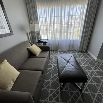 Hilton San Diego/Del Mar - Suite - Hotels Near Me - Del Mar, California