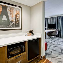 Hampton Inn & Suites by Hilton Medicine Hat - Guest room amenity