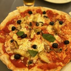 La Cisterna - Artichoke heart and mushroom pizza