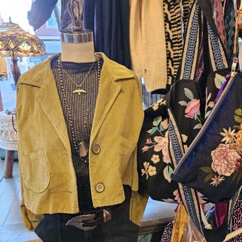 La De Da - An outfit display that includes jewelry. - Women's Clothing Near Me - Roanoke, Virginia La De Da - An outfit display that includes jewelry. - Women's Clothing Near Me - Roanoke, Virginia
