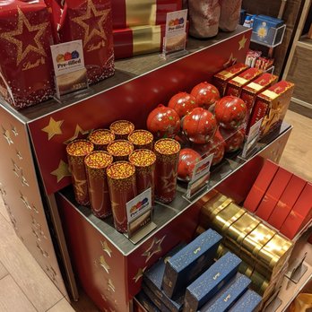 Lindt Chocolate Shop - Pre-filled gifts - Chocolatiers & Shops Near Me - Eagan, Minnesota