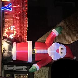 Bulldogs Bar - Christmas decoration winner 2022