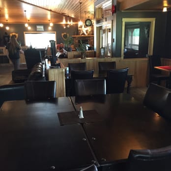 Gigglin' Grizzly Pub - ables and chairs - Desserts Near Me - McBride, British Columbia Gigglin' Grizzly Pub - ables and chairs - Desserts Near Me - McBride, British Columbia