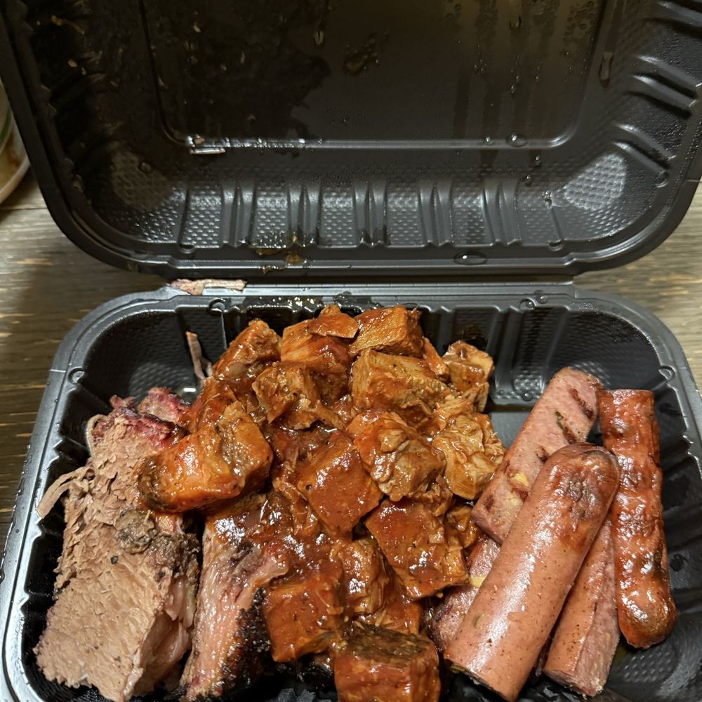 Broken Bones BBQ - Brisket, burnt ends and jalapeño sausage - Barbeque Near Me - Colorado Springs, Colorado Broken Bones BBQ - Brisket, burnt ends and jalapeño sausage - Barbeque Near Me - Colorado Springs, Colorado