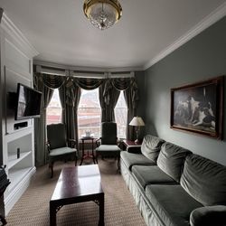 The Cliff House at Pikes Peak - F.W. Woolworth Celebrity Suite