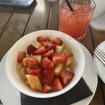 The Common Table - Fruit and punch drink - Breakfast & Brunch Near Me - Frisco, Texas
