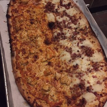 BAR - Large white pie w/ Parmesan and garlic + half Mashed potato/bacon + half buffalo chicken ($23.50) - Pizza Near Me - New Haven, Connecticut BAR - Large white pie w/ Parmesan and garlic + half Mashed potato/bacon + half buffalo chicken ($23.50) - Pizza Near Me - New Haven, Connecticut