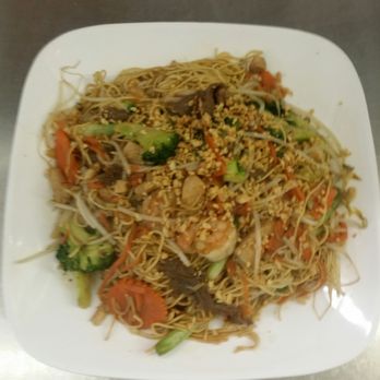 Pho Que Huong - a plate of stir fried noodles - Vietnamese Near Me - Winnipeg, Manitoba Pho Que Huong - a plate of stir fried noodles - Vietnamese Near Me - Winnipeg, Manitoba