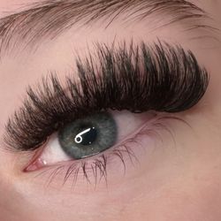 Wynter Willow Beauty - Wispy Mega Volume Lashes