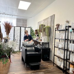 The Green Leaf Organic Salon - Maureen just cleaning up.