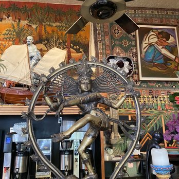 Tower Cafe - Very quirky and unique interior décor styling - Breakfast & Brunch Near Me - Sacramento, California