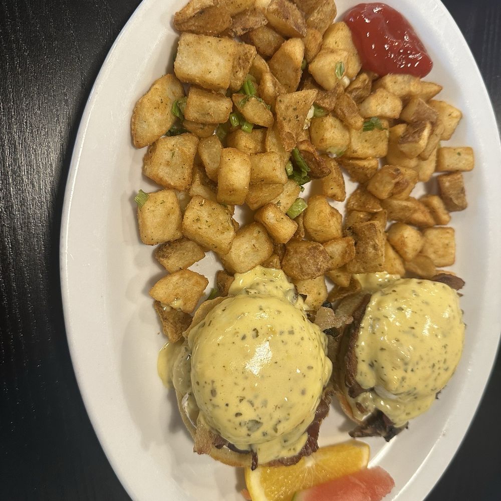 Toast for Breakfast & Lunch - Mushroom & Brie eggs Benedict With bacon and maple basil hollandaise - Breakfast & Brunch Near Me - Edmonton, Alberta Toast for Breakfast & Lunch - Mushroom & Brie eggs Benedict With bacon and maple basil hollandaise - Breakfast & Brunch Near Me - Edmonton, Alberta
