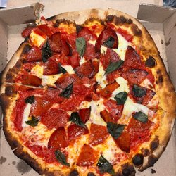 Ianni's Pizzeria - Margarita Pizza with Pepperoni
