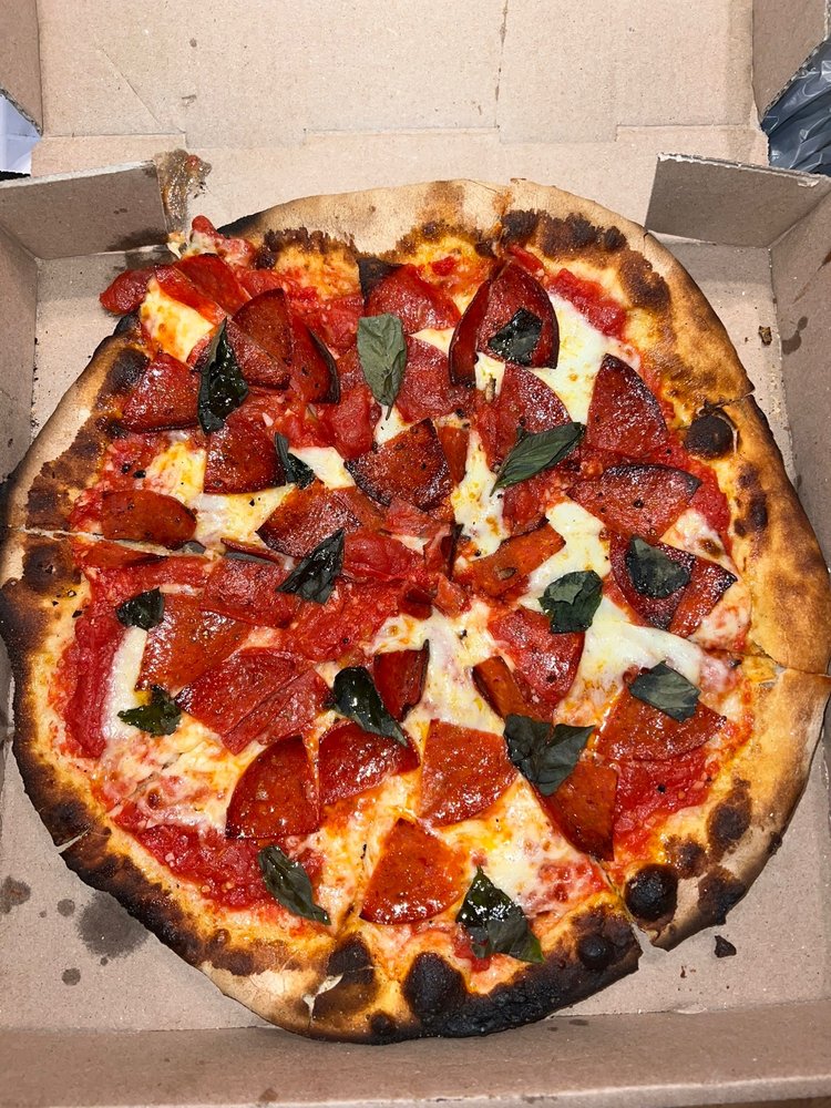 Ianni's Pizzeria Logo