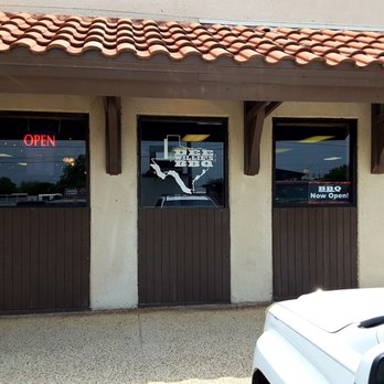 Dee Willie’s BBQ  - Front view of restaurant - Barbeque Near Me - San Antonio, Texas
