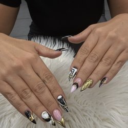 Acryliq Nails