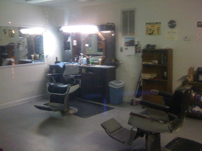 Buzz's Barber Shop Logo