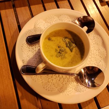 Carli’s - Sopa de Broccoli - Piano Bars Near Me - San Juan, Puerto Rico