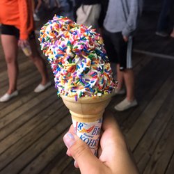Kohr Bros Frozen Custard - Small:Vanilla Ice Cream with Rainbow Sprinkles