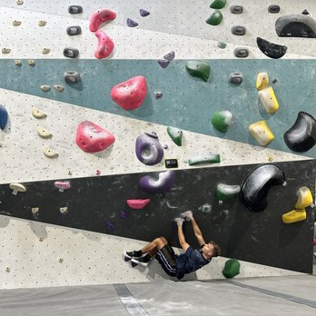 Cliffs of Id - My friend attempting before falling - Climbing Near Me - Culver City, California