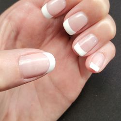 Nails 2000 - French gel mani