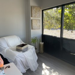 Lindsay Trottier, DACM LAC - Level Acupuncture - Comfortable and relaxing treatment rooms