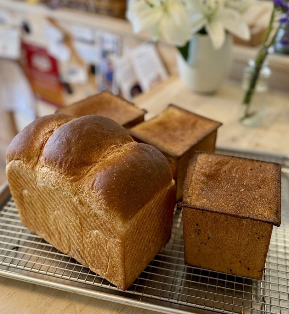 Anh's Bread Therapy Logo