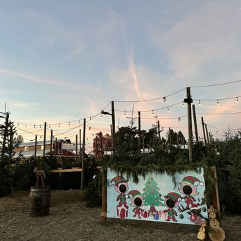 Yesteryear Farms - Holiday Decorations Near Me - Wilsonville, Oregon