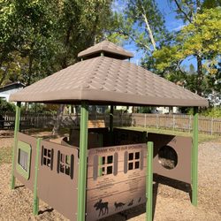 Park Street Playground - Small area with some musical stuff inside