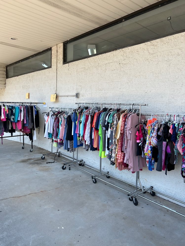 ONE ROOF THRIFT STORE Updated September 2024 14 Photos 251 Temple