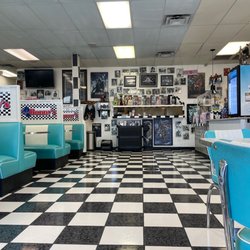 Bonny's Cafe - Inside