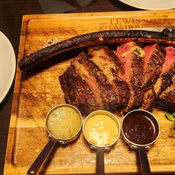 Lewis Steakhouse - Tomahawk n asparagus