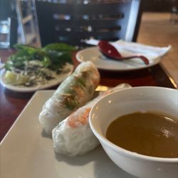 Pho Avina - Summer roll with shrimp and pork