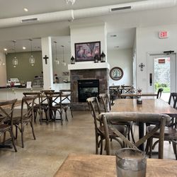 OOZIE Mediterranean Restaurant - Dining room