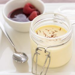 Rob de Matt - Panna cotta allo zafferano e frutti rossi, la puoi trovare nel menu!