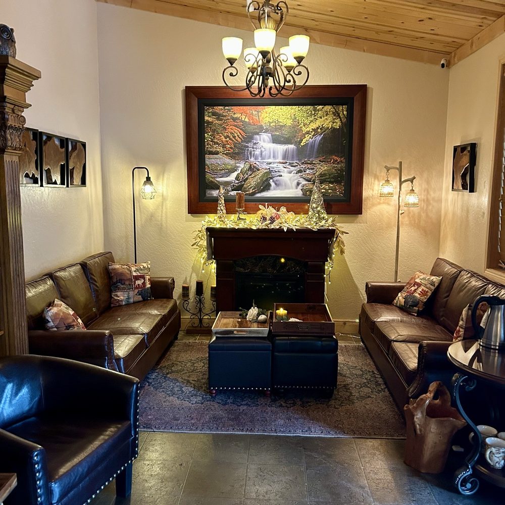 Altitudes Massage & Spa - The foyer is captivating and decorated with colorful, spiritual works of art and nature. - Massage Near Me - Big Bear Lake, California Altitudes Massage & Spa - The foyer is captivating and decorated with colorful, spiritual works of art and nature. - Massage Near Me - Big Bear Lake, California