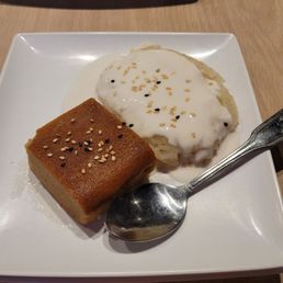 Sticky rice with custard