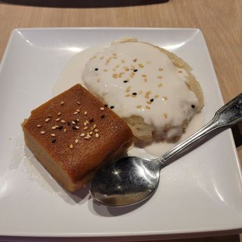 Dao Thai - Sticky rice with custard - Thai Near Me - Chicago, Illinois