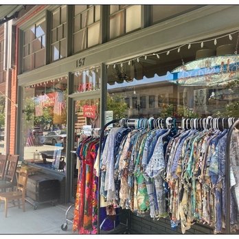 Bonita Antiques - Hawaiian T-shirts! - Antiques Near Me - San Dimas, California Bonita Antiques - Hawaiian T-shirts! - Antiques Near Me - San Dimas, California