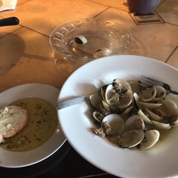 Emma's Everyday Gourmet - a plate of clams and bread - Italian Near Me - Westfield, Massachusetts