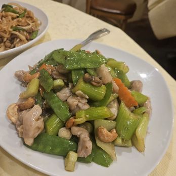 Silver Lake Seafood Restaurant - Chicken cashew - Chinese Near Me - San Mateo, California Silver Lake Seafood Restaurant - Chicken cashew - Chinese Near Me - San Mateo, California