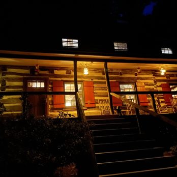 Sugar Tree Inn - Lodge at night - Hotels Near Me - Vesuvius, Virginia