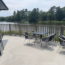 The Lakeview Restaurant - Outside seating
