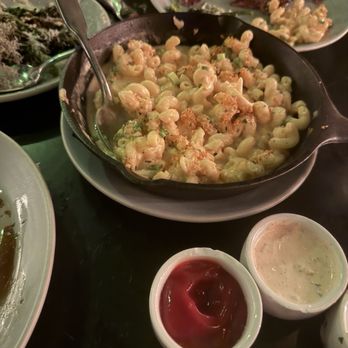 Hawkeye & Huckleberry Lounge - Mac - Lounges Near Me - Bend, Oregon