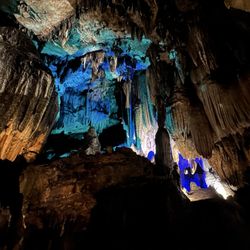 Majestic Caverns